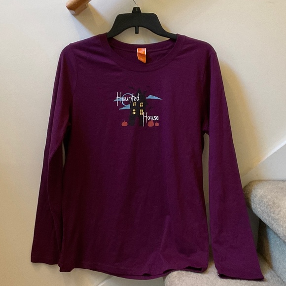 size L, bust up to 38” inches, haunted house shirt, new 🏠 condition - Picture 7 of 7